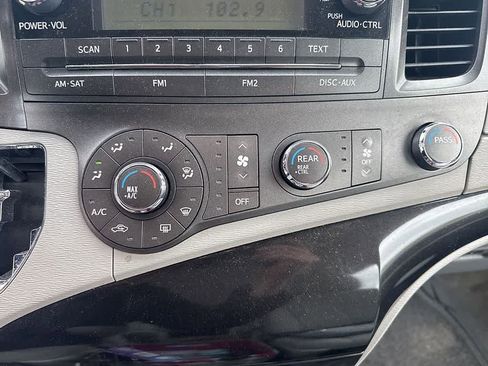 Used 2013 Toyota Sienna L FWD image 15