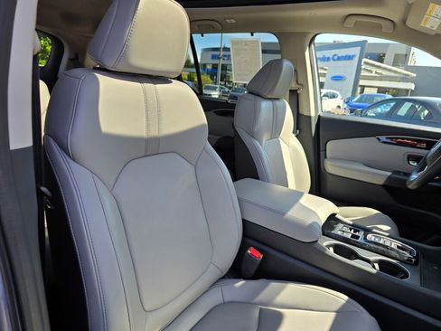 Certified 2023 Honda Pilot Touring image 8