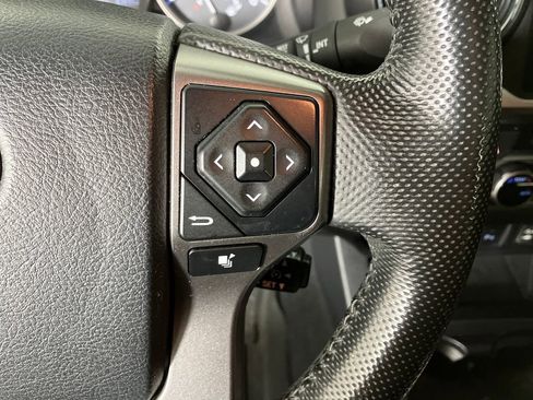 Used 2016 Toyota Tacoma Limited w/ Towing Package image 18