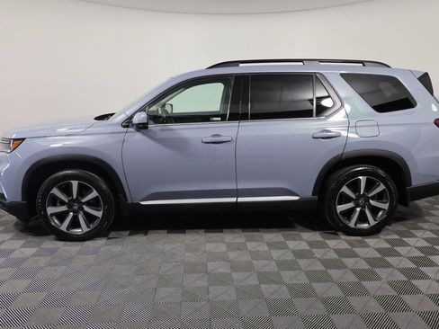 Used 2024 Honda Pilot Touring image 2