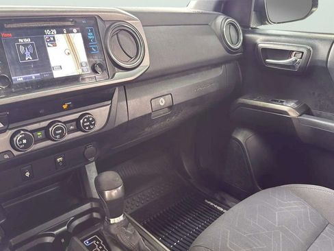 Used 2017 Toyota Tacoma TRD Sport w/ Tow Package (A/T) image 15