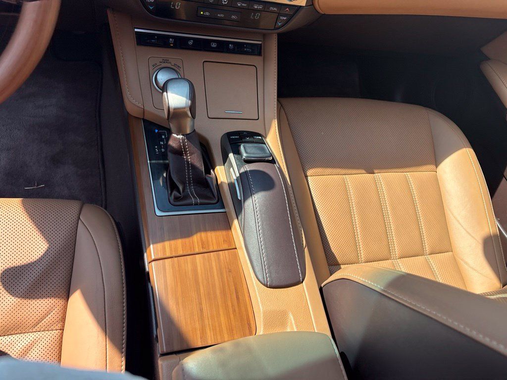 Used 2016 Lexus ES 350 w/ Luxury Package w/Wood Trim FWD image 16