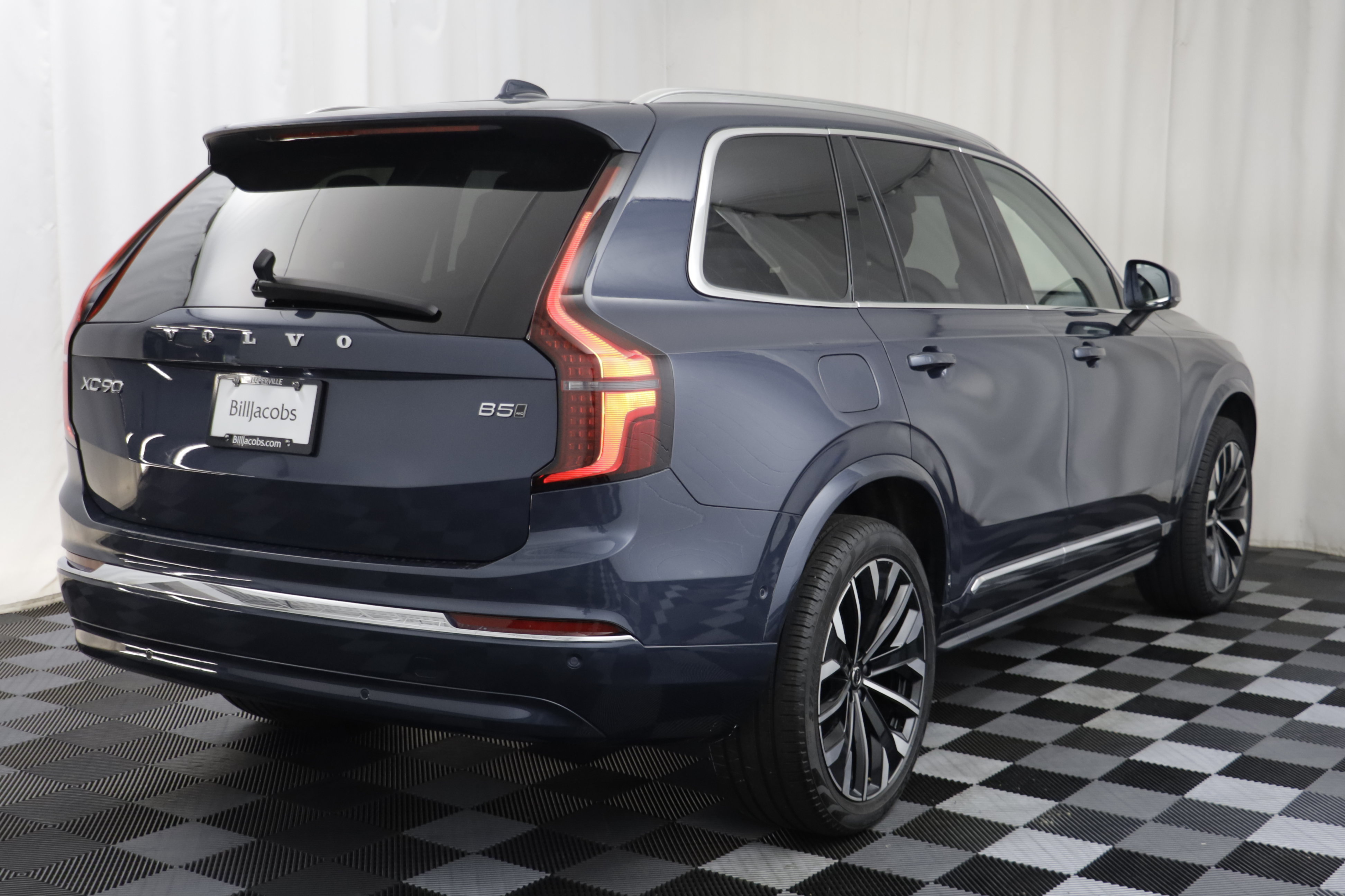 Used 2025 Volvo XC90 B5 Plus AWD/4WD image 17
