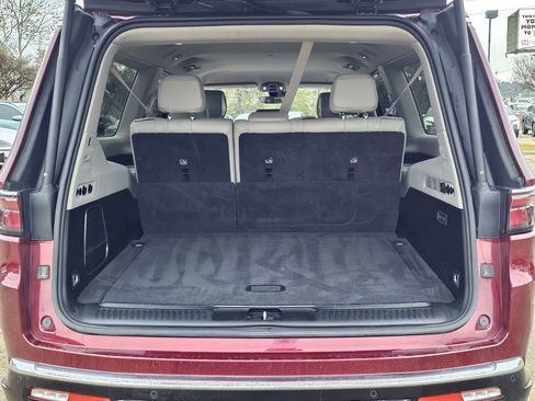 Used 2024 Jeep Wagoneer L Series II image 28