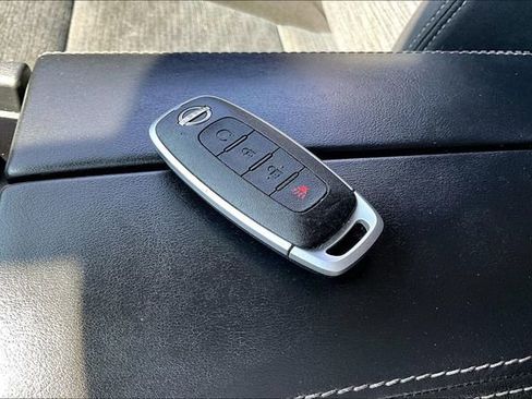 Certified 2023 Nissan Rogue SV image 34