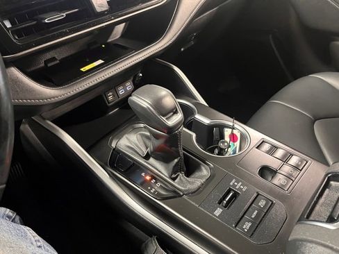 Used 2023 Toyota Highlander L image 29
