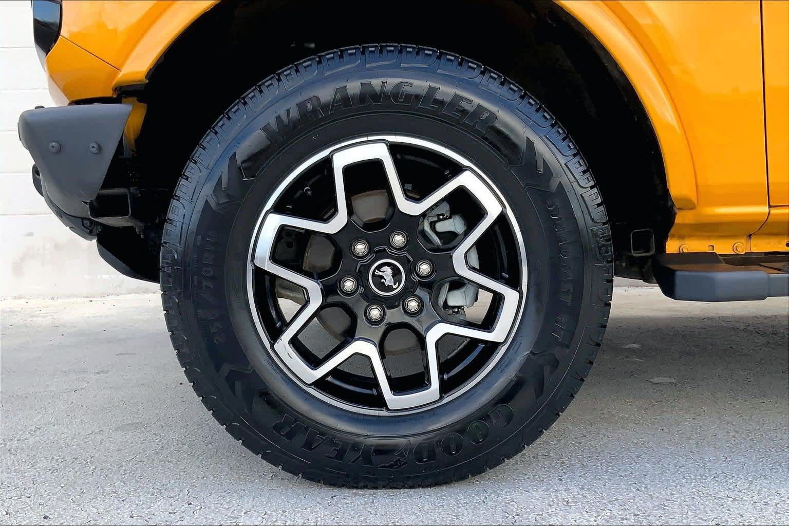 Used 2021 Ford Bronco Outer Banks AWD/4WD image 6