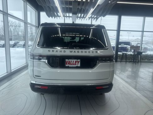 New 2025 Jeep Grand Wagoneer Series III w/ HD Trailer Tow Package AWD/4WD image 12