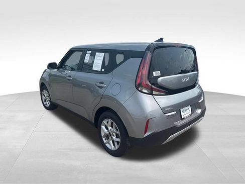 Used 2025 Kia Soul LX w/ LX Technology Package FWD image 3