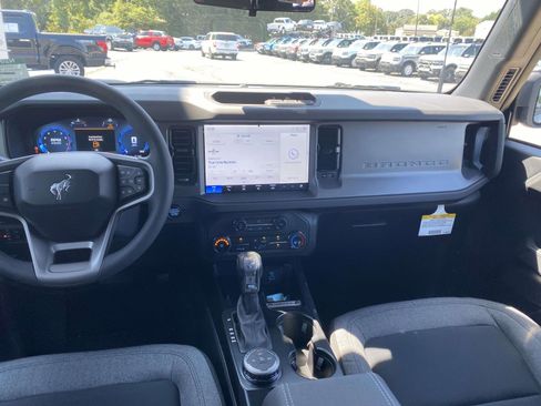 New 2025 Ford Bronco Base 4 Door 4x4 4WD image 12