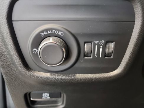 Used 2023 Jeep Grand Cherokee Altitude AWD/4WD image 19