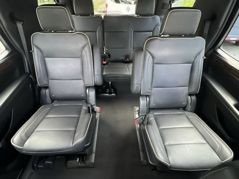 Used 2023 Chevrolet Tahoe Premier AWD/4WD image 15