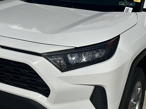 Used 2022 Toyota RAV4 LE AWD/4WD image 11