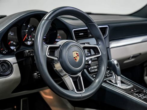 Used 2017 Porsche 911 Carrera image 17