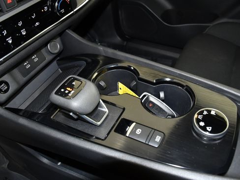 Used 2024 Nissan Rogue S image 30