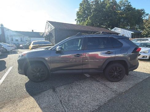 Used 2021 Toyota RAV4 LE AWD/4WD image 3