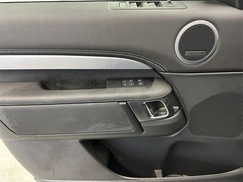 Used 2024 Land Rover Discovery Dynamic SE image 18