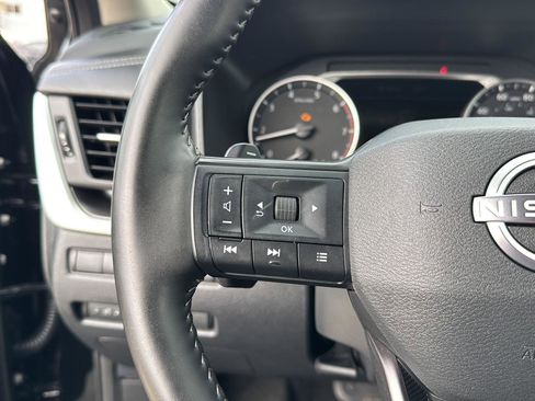 Used 2025 Nissan Rogue SV image 18