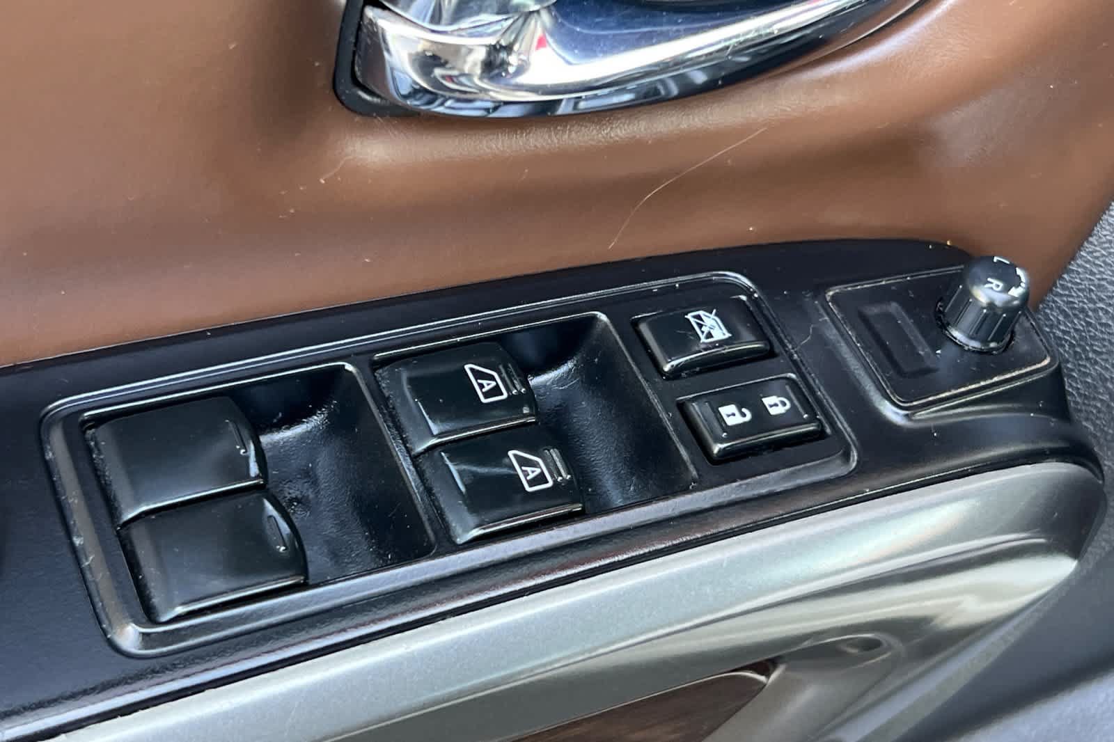 Used 2016 Nissan Titan Platinum Reserve AWD/4WD image 13