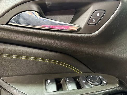 Used 2024 Chevrolet Trax LT w/ LT Convenience Package FWD image 19