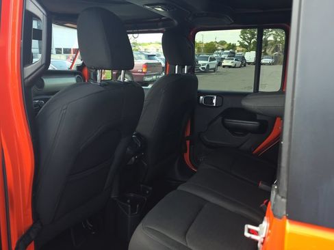 Used 2018 Jeep Wrangler Unlimited Sport S AWD/4WD image 24
