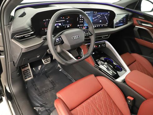 Certified 2025 Audi SQ5 Prestige image 15