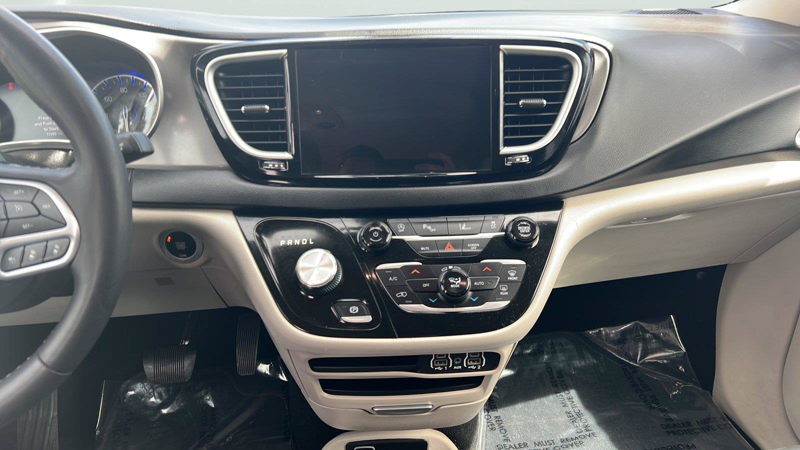 Used 2023 Chrysler Pacifica Touring-L FWD image 10