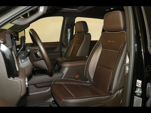 Used 2025 GMC Sierra 3500 Denali w/ Denali Reserve Package AWD/4WD image 27
