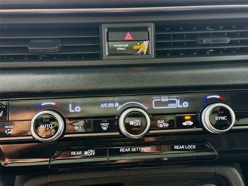 Used 2025 Honda Pilot TrailSport image 9