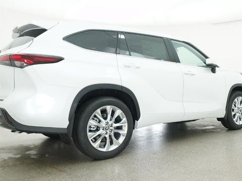 New 2026 Toyota Highlander Limited AWD/4WD image 25