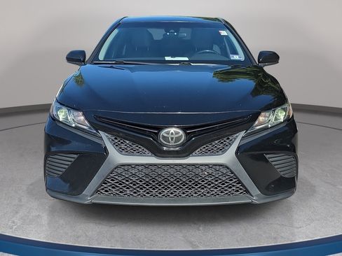 Used 2019 Toyota Camry SE FWD image 4