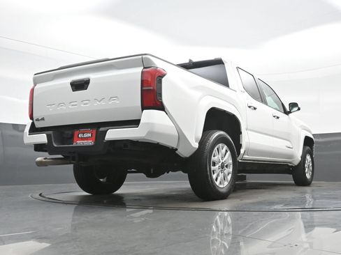 Used 2025 Toyota Tacoma SR5 AWD/4WD image 29