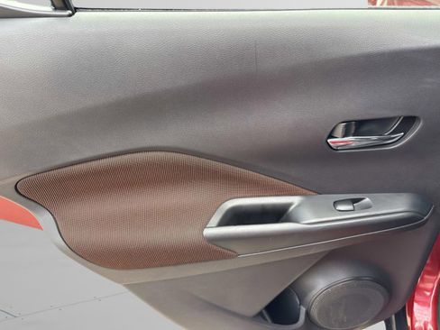 Used 2018 Nissan Kicks SR image 19