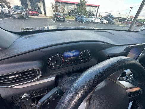 Used 2021 Ford Explorer XLT w/ Equipment Group 202A AWD/4WD image 12