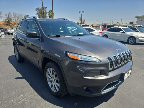 Used 2018 Jeep Cherokee Limited AWD/4WD image 2