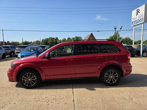 Used 2018 Dodge Journey SE w/ Connectivity Group FWD image 4