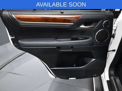 Used 2016 Lexus LX 570 4WD w/ Luxury Package image 36