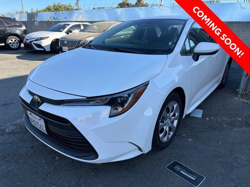 Used 2025 Toyota Corolla LE FWD image 2