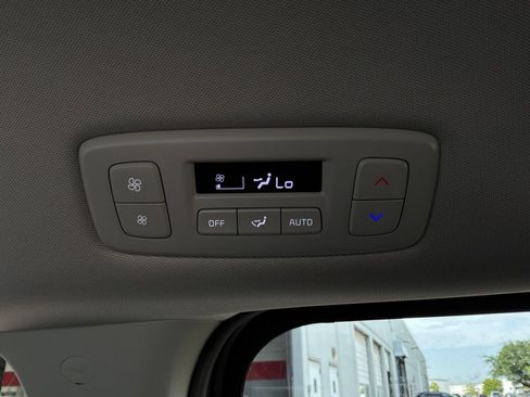 Used 2026 Kia Carnival FWD image 13