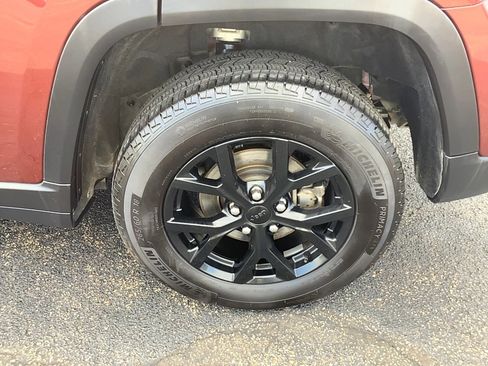 Certified 2024 Jeep Grand Cherokee Altitude AWD/4WD image 7