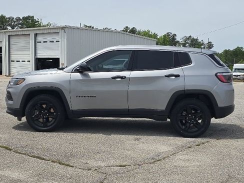 Used 2024 Jeep Compass Sport AWD/4WD image 2