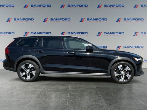 Used 2021 Volvo V60 T5 Cross Country AWD/4WD image 6