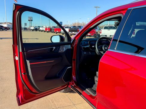 Used 2025 Buick Enclave Avenir w/ Super Cruise Package image 12