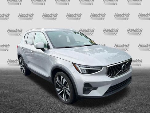 Used 2023 Volvo XC40 B5 Ultimate w/ Protection Package Premier AWD/4WD image 2