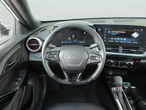 Used 2025 Chevrolet Trax RS w/ Sunroof Package FWD image 26