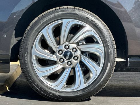 Certified 2022 Lincoln Navigator L Reserve image 27