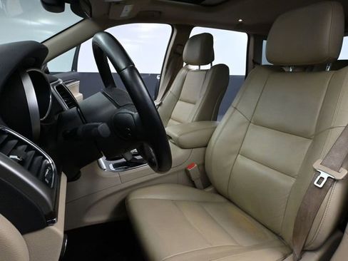 Used 2018 Jeep Grand Cherokee Limited image 21