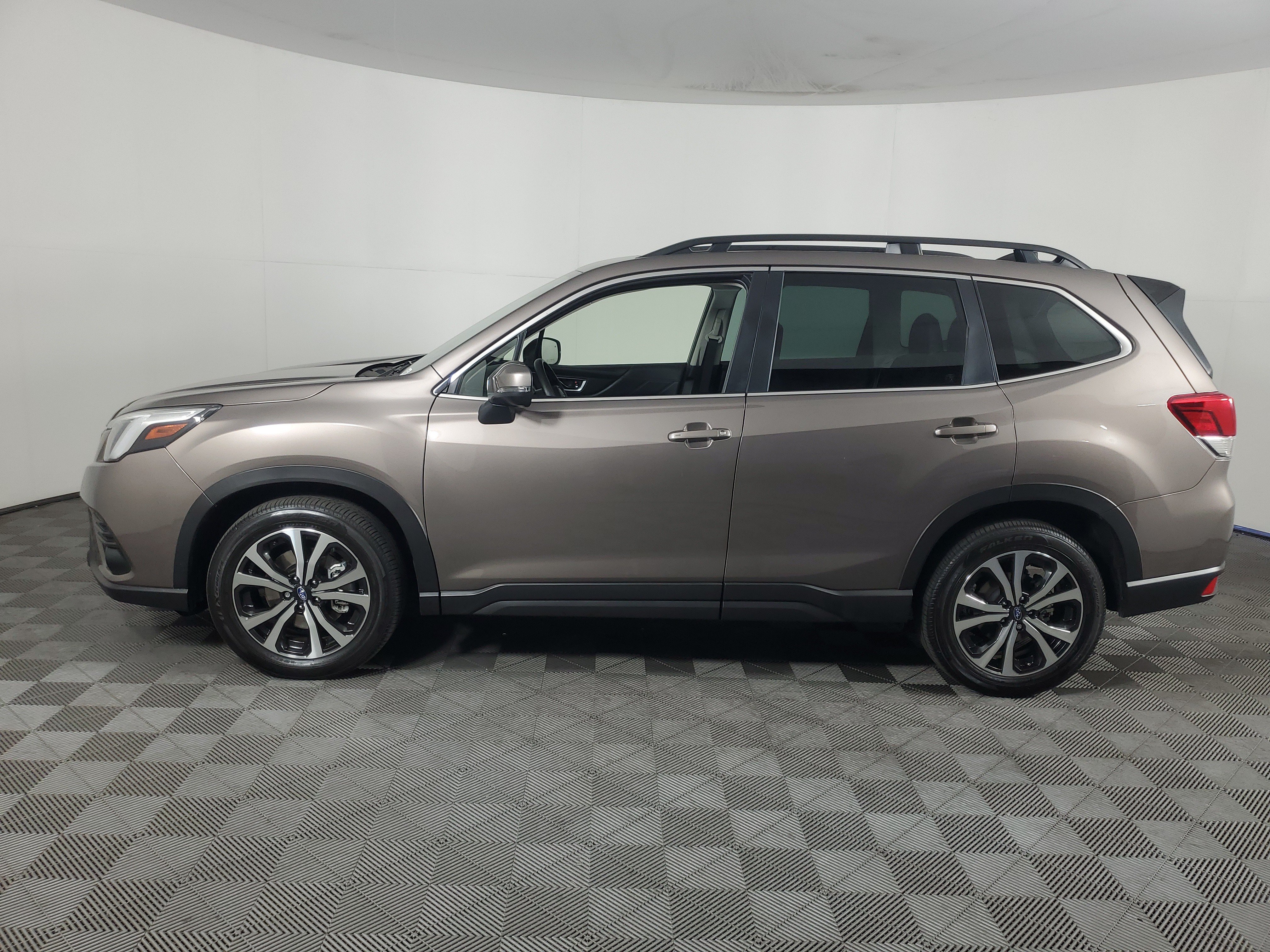 Used 2024 Subaru Forester Limited AWD/4WD image 7