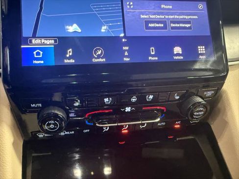 Certified 2025 Jeep Grand Cherokee Limited w/ Luxury Tech Group II image 44