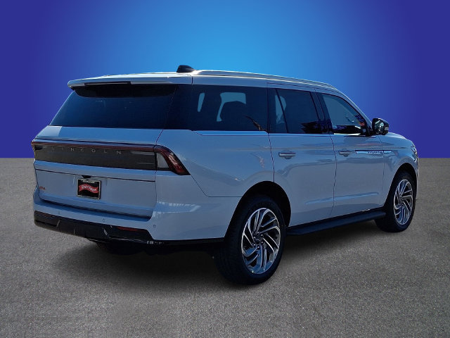 New 2026 Lincoln Navigator Premiere AWD/4WD image 3